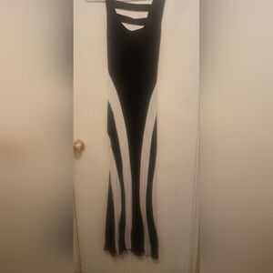 VENUS Black and White Maxi Dress